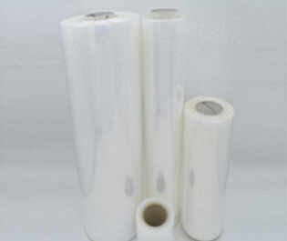 熱收縮膜用于各種產品的銷售和運輸，其主要作用是穩(wěn)固、遮蓋和保護產品。收縮膜必須具有較高的耐穿刺性，良好的收縮性和一定的收縮應力。在收縮過程中，薄膜不能產生孔洞。由于收縮膜經常適用于室外，因此需要加入UV抗紫外線劑。